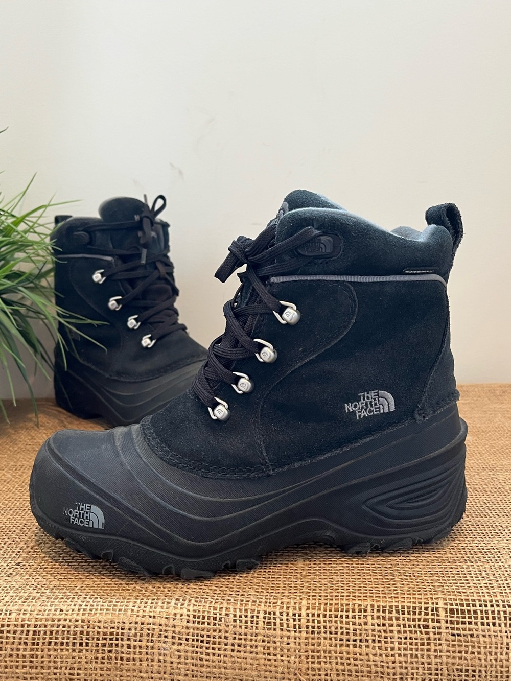 The North Face Kids Chilkat Lace II Kids HeatSeeker Winter Boots Black Size 5